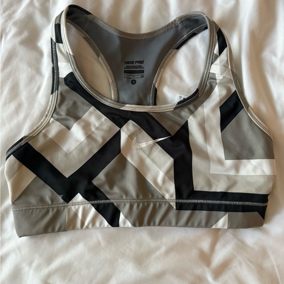 Nike sports bra bundle - Picture 2 of 5